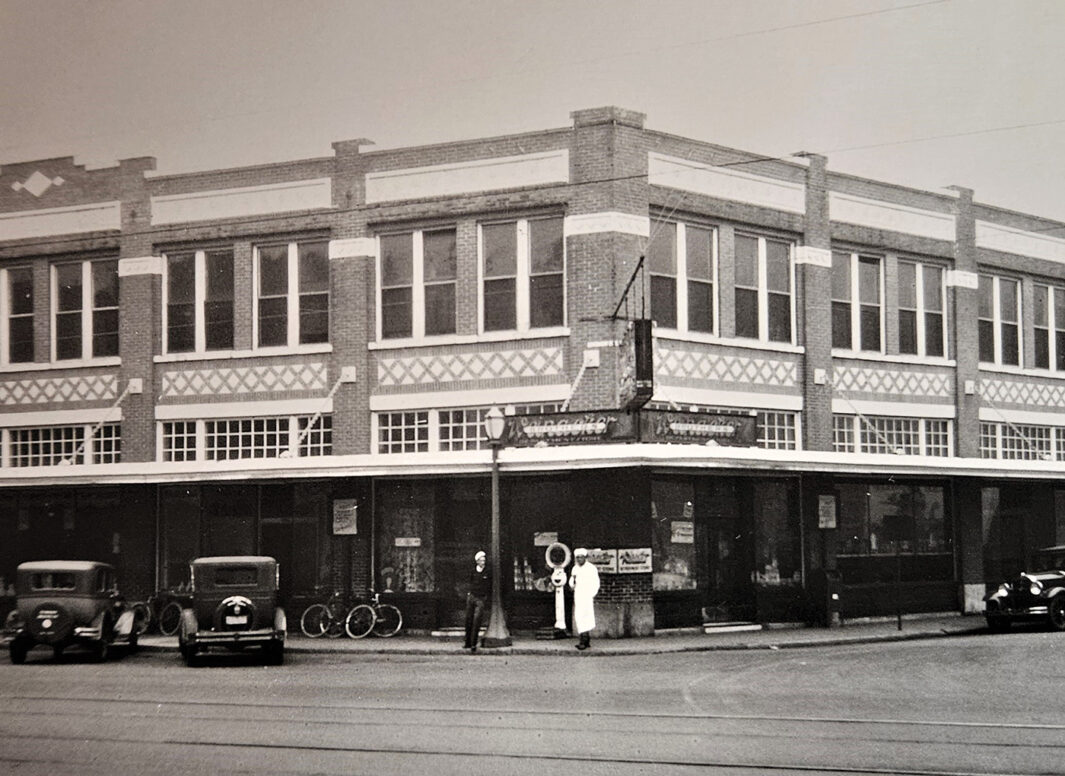 The 1910 version of Weinackers’ in Mobile, Alabama. 